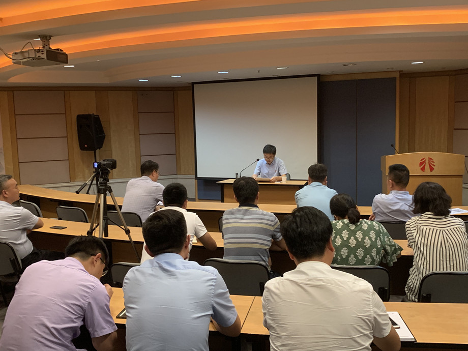 公司党委委员王明伟为全体党员上专题党课