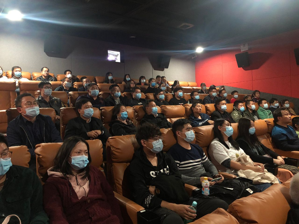 致敬英雄——公司组织开展红色教育观影活动