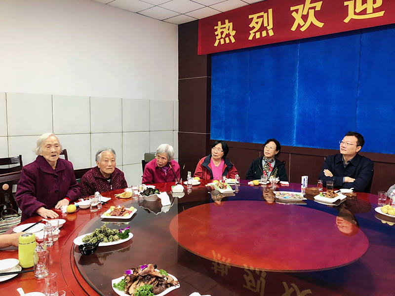 情暖重阳、共话发展——公司召开离退休老干部座谈会