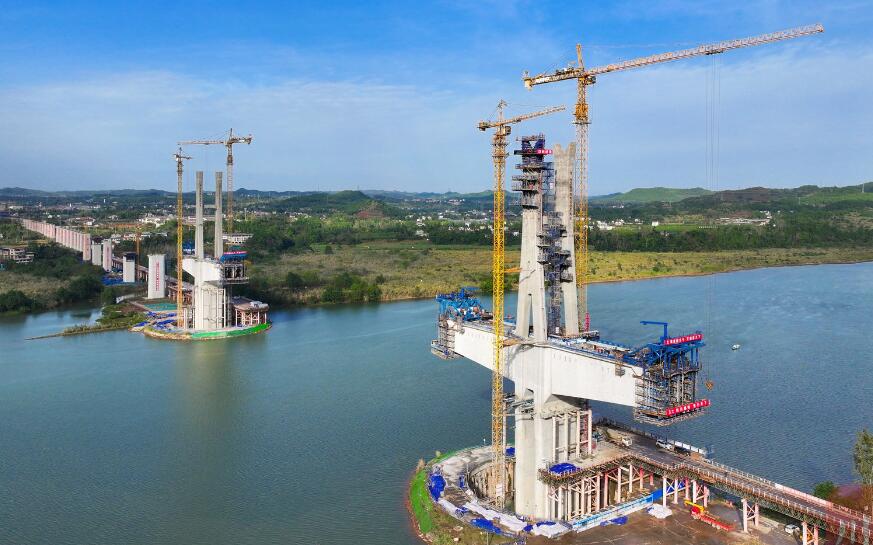 成达万高铁建设迎新！“世界之最”大桥南充嘉陵江特大桥主墩封顶