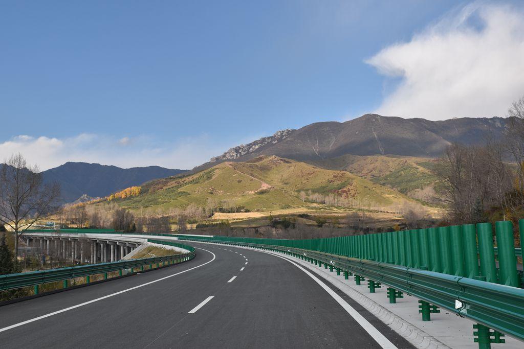 青海加西公路二标中建段通车运营