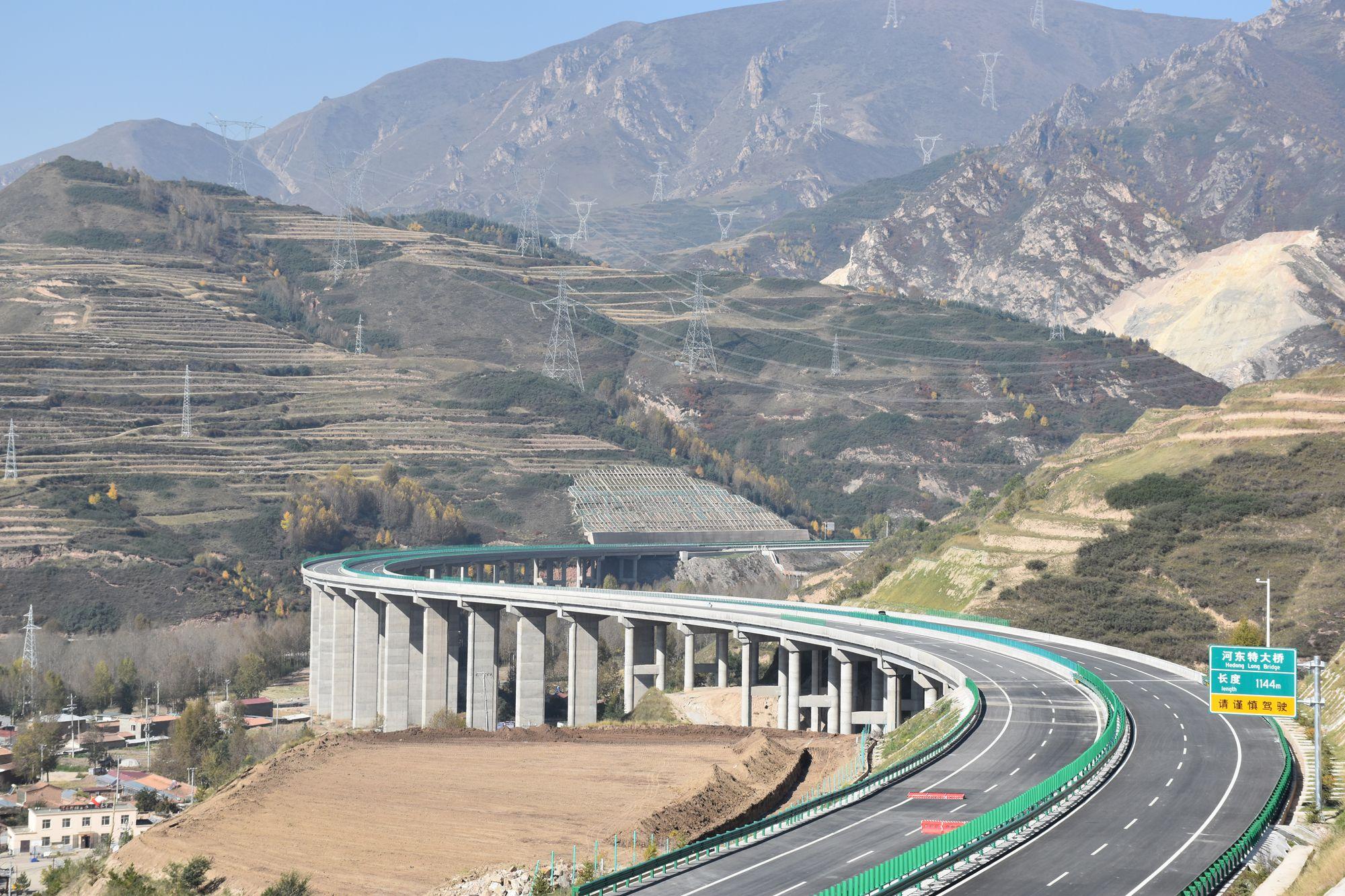 青海加西公路二标中建段通车运营