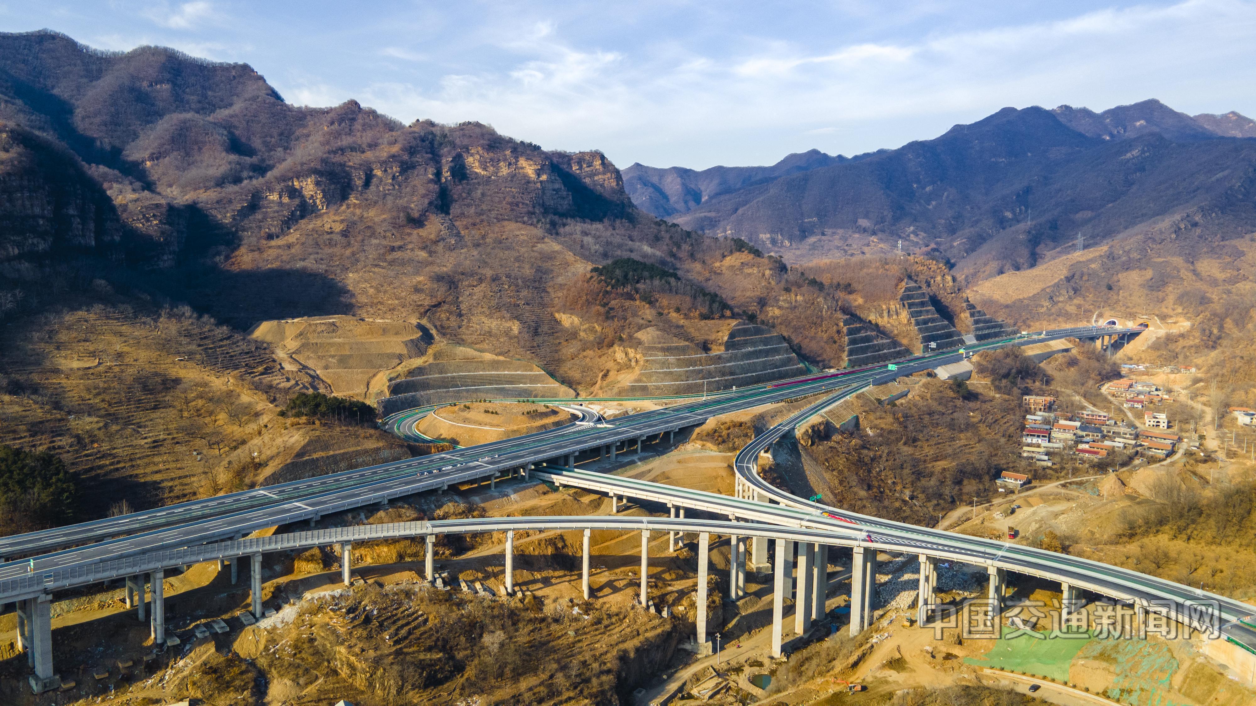 首环高速公路承平段项目建成通车/ 2667b6190e7dfb934beafb25bbbab7d.jpg