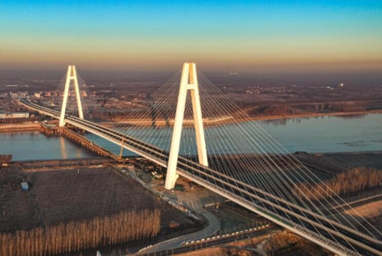 黄河三角洲最大跨度A字型斜拉桥——东津黄河大桥建成通车