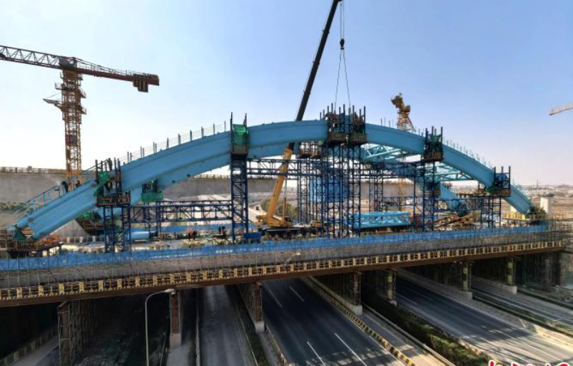 惠南特大桥跨S32申嘉湖高速公路96米系杆拱拱肋结构顺利合龙