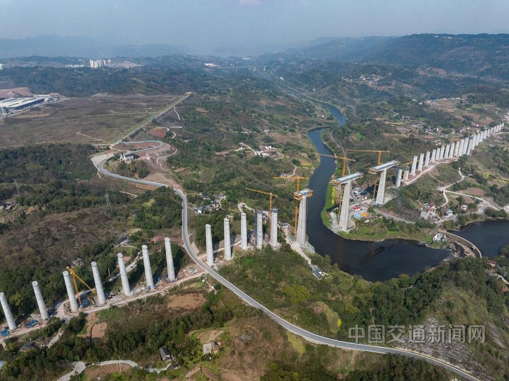 渝万高铁五步河双线特大桥建设顺利推进
