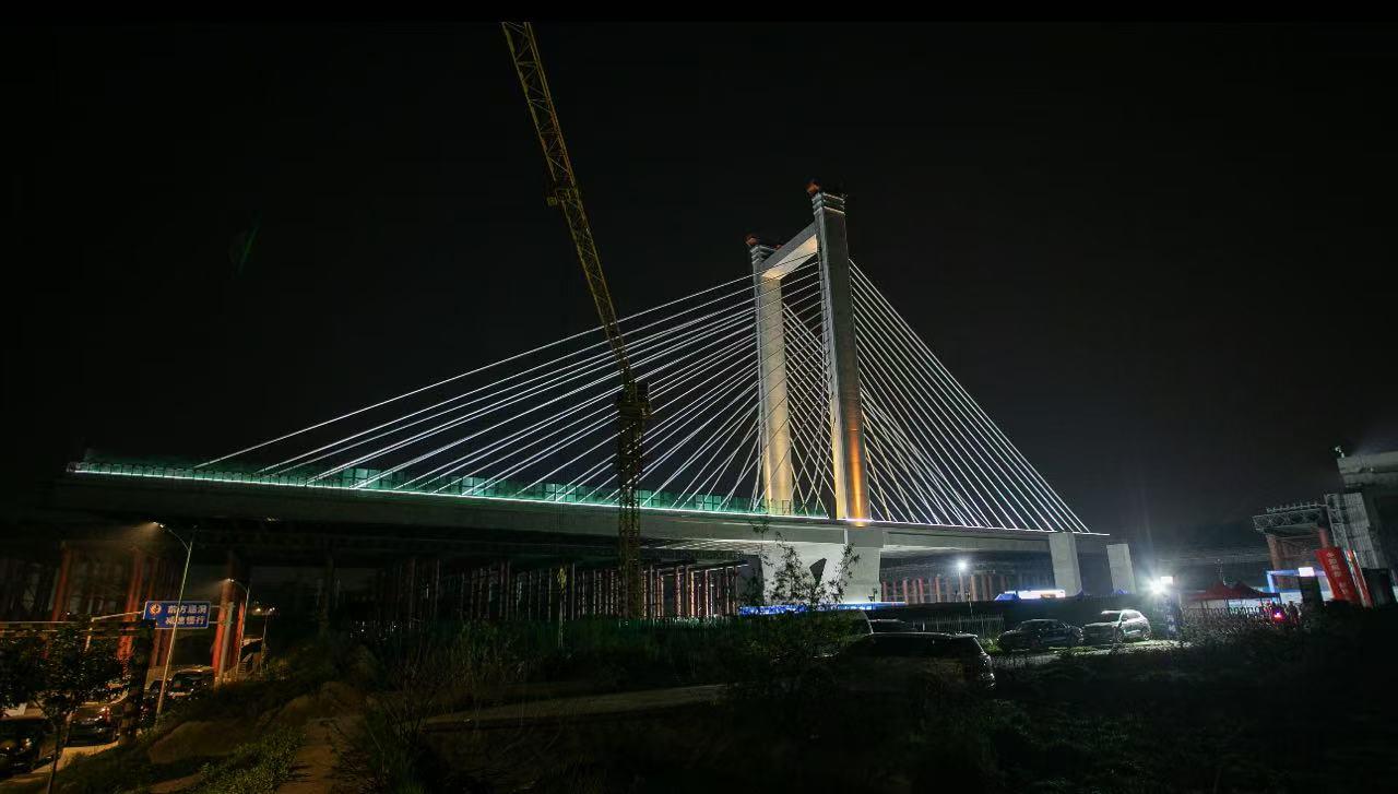 京港澳高速湖北北段改扩建项目铁路交叉工程全部完工
