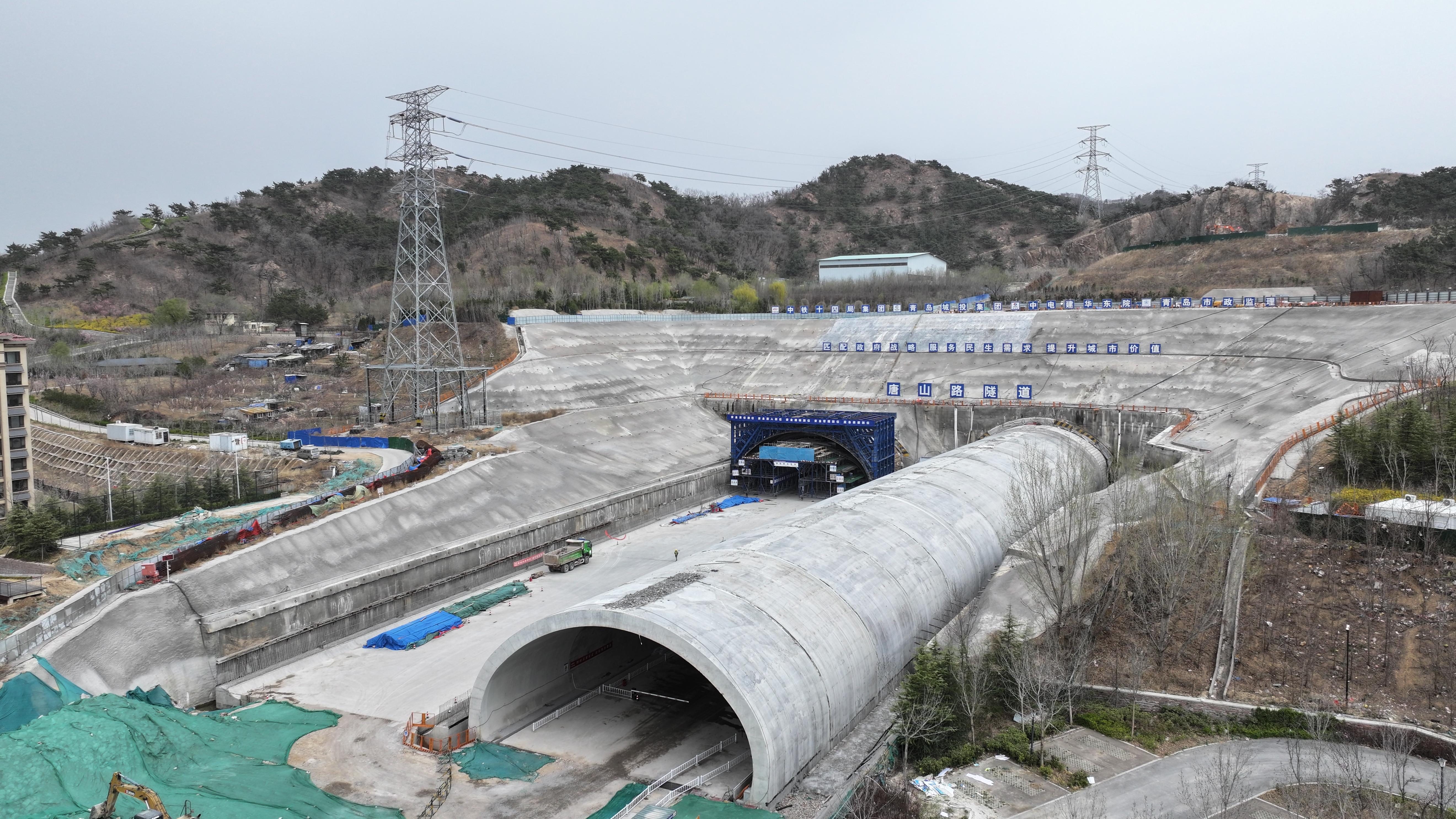 青岛唐山路隧道航拍图.jpg