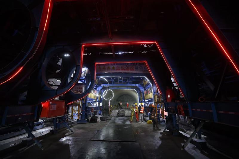 108新线高速公路主要桥梁隧道全面开工