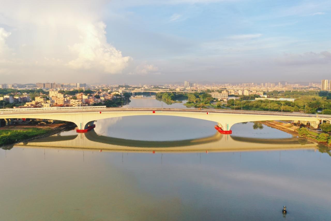 广州白云区黄金围大道正式通车/ 广州白云区黄金围大道正式通车