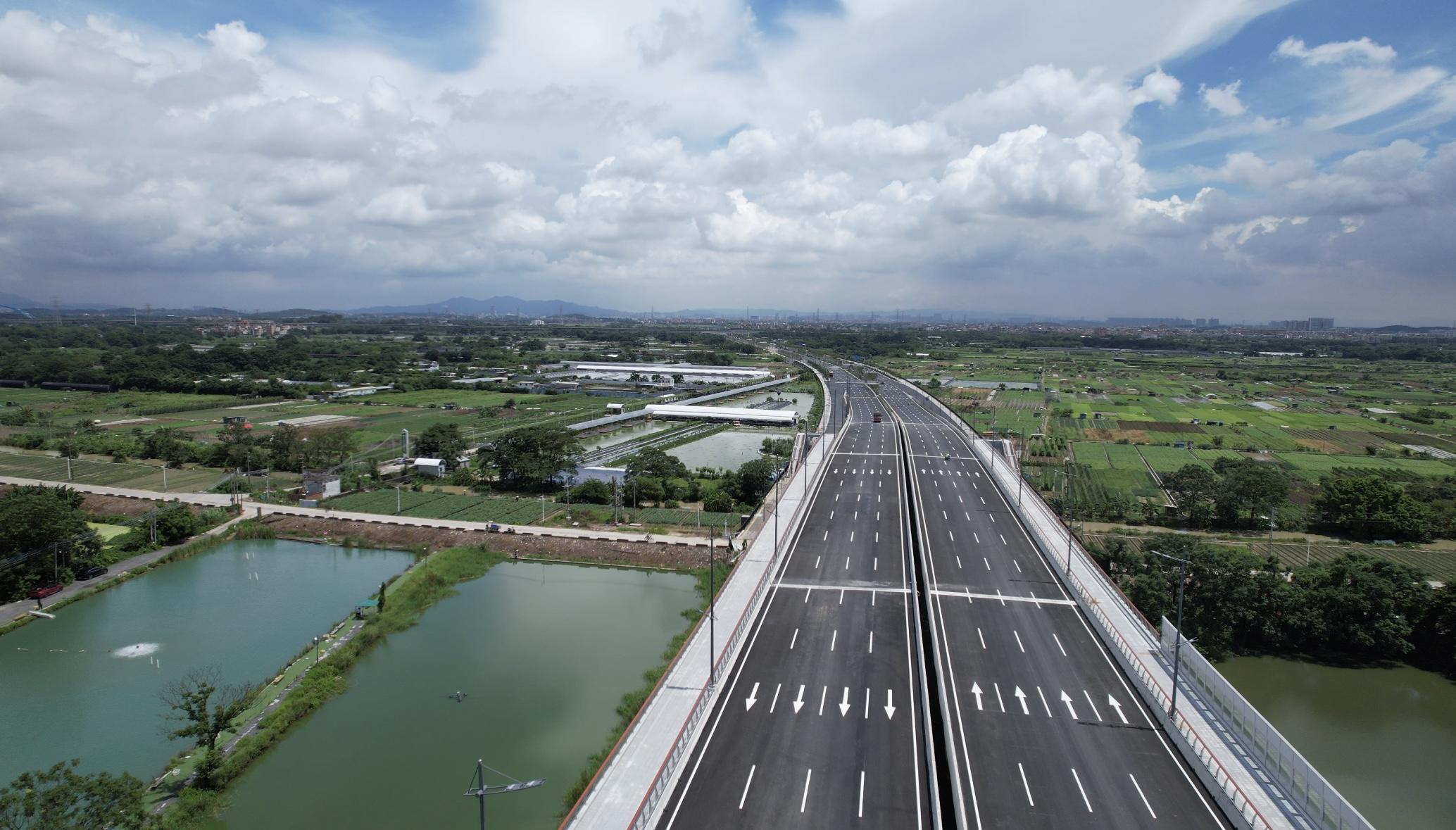 广州白云区黄金围大道正式通车/ 广州白云区黄金围大道正式通车