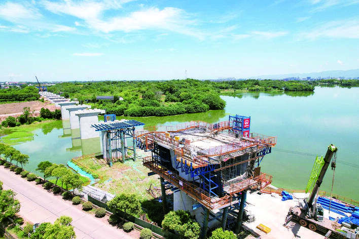 金华铁路枢纽首片T梁浇筑成功