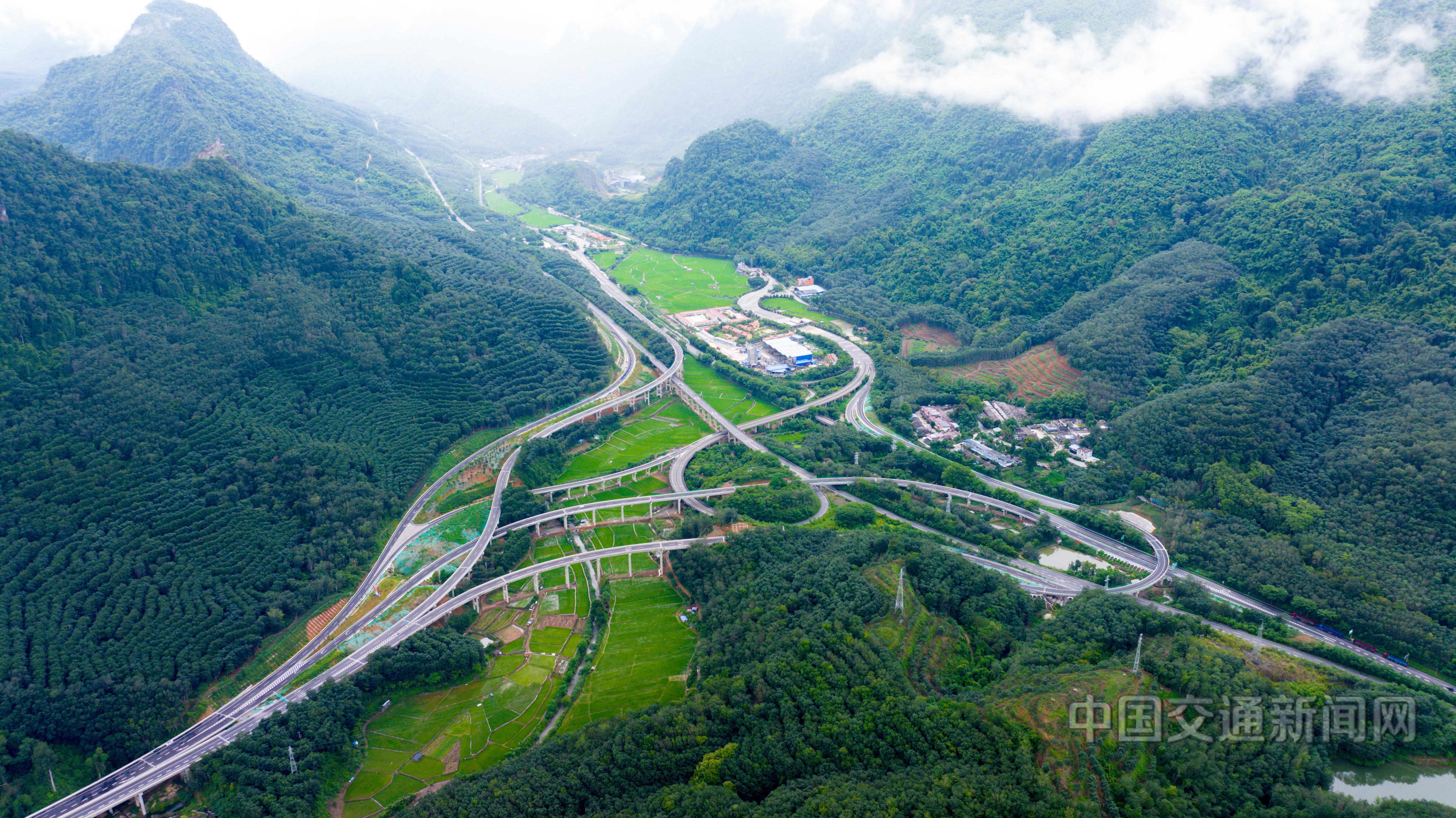 云南勐远至关累口岸高速公路建成通车