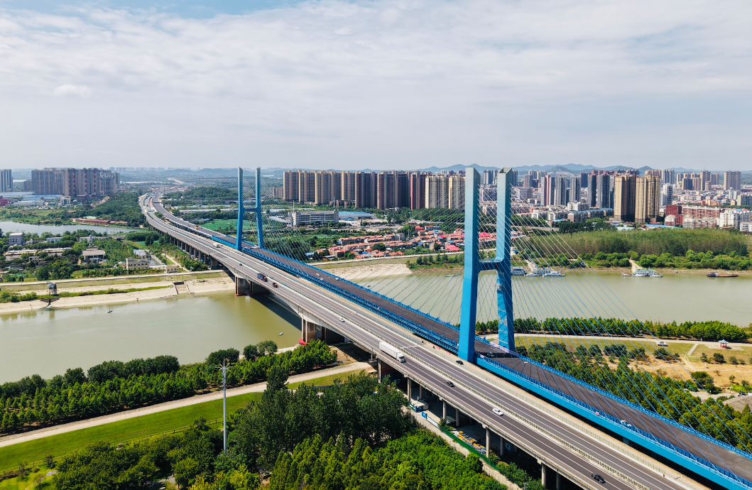 力扛千吨完成“终极体检” 京港澳汉江特大桥顺利通过荷载试验 力扛千吨完成“终极体检” 京港澳汉江特大桥顺利通过荷载试验