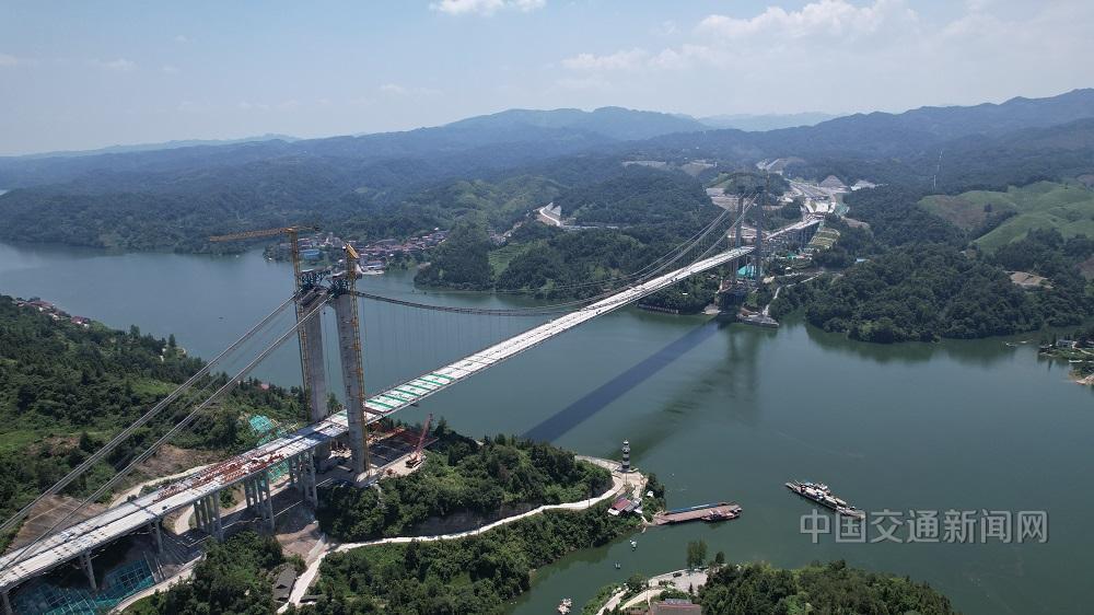 呼北高速公路张家界至官庄段洞庭溪沅水特大桥顺利合龙/ 呼北高速公路张家界至官庄段洞庭溪沅水特大桥顺利合龙