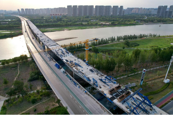 陕西西兴改扩建项目渭河特大桥顺利全桥合龙
