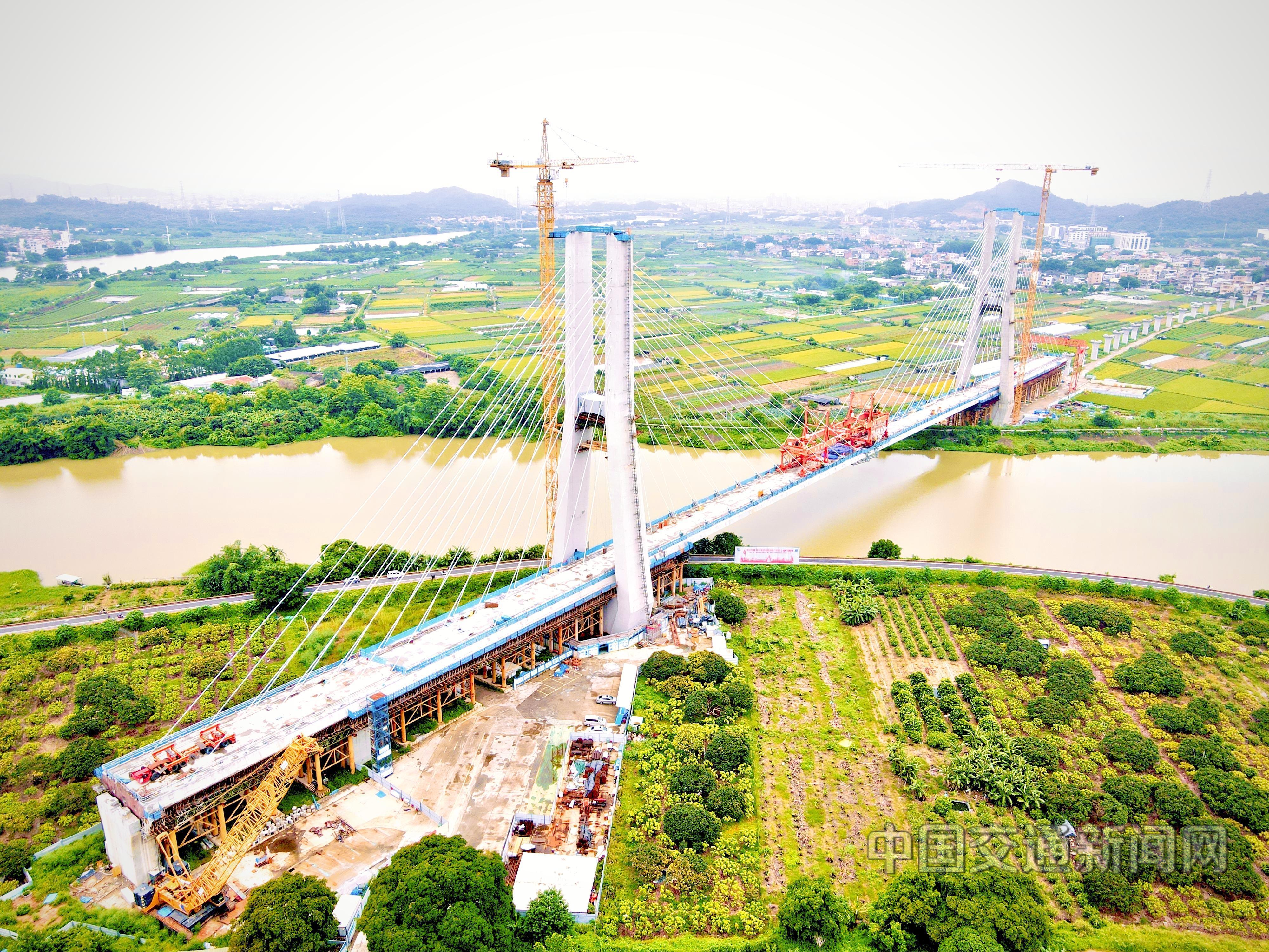 粤东城际铁路首座斜拉桥合龙