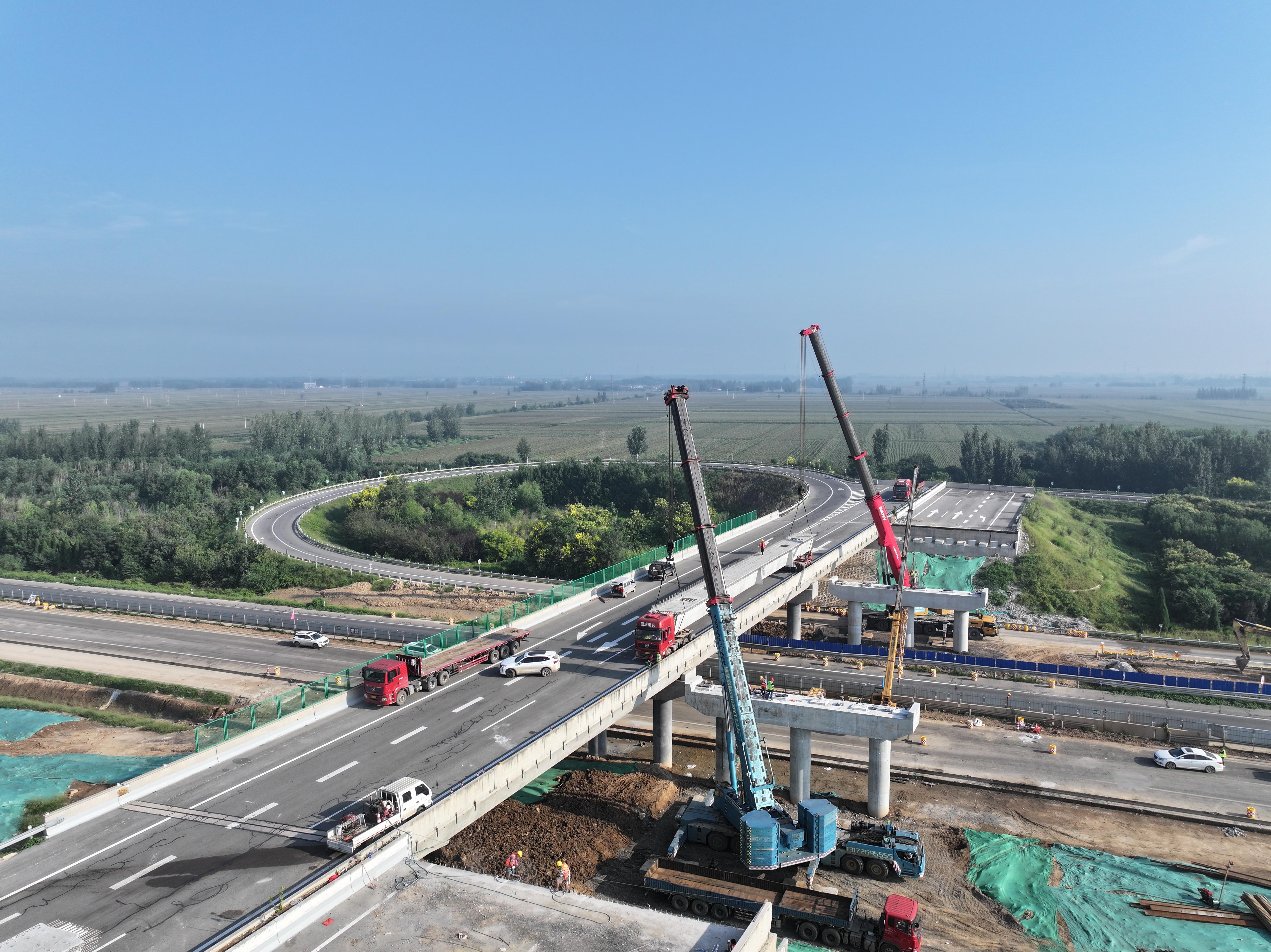 衡德高速公路改扩建工程五座跨线桥顺利完成架设