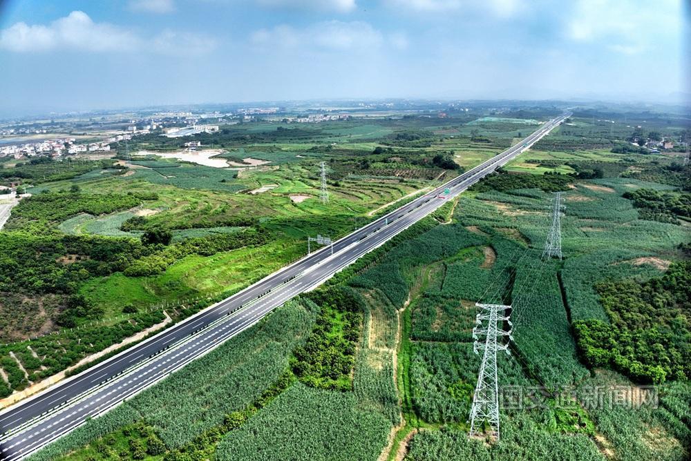 广西壮族自治区百色北环高速公路项目通过交工验收