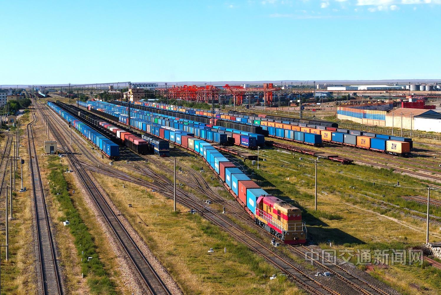 二连浩特铁路口岸累计通行中欧班列突破2万列/ 二连浩特铁路口岸累计通行中欧班列突破2万列