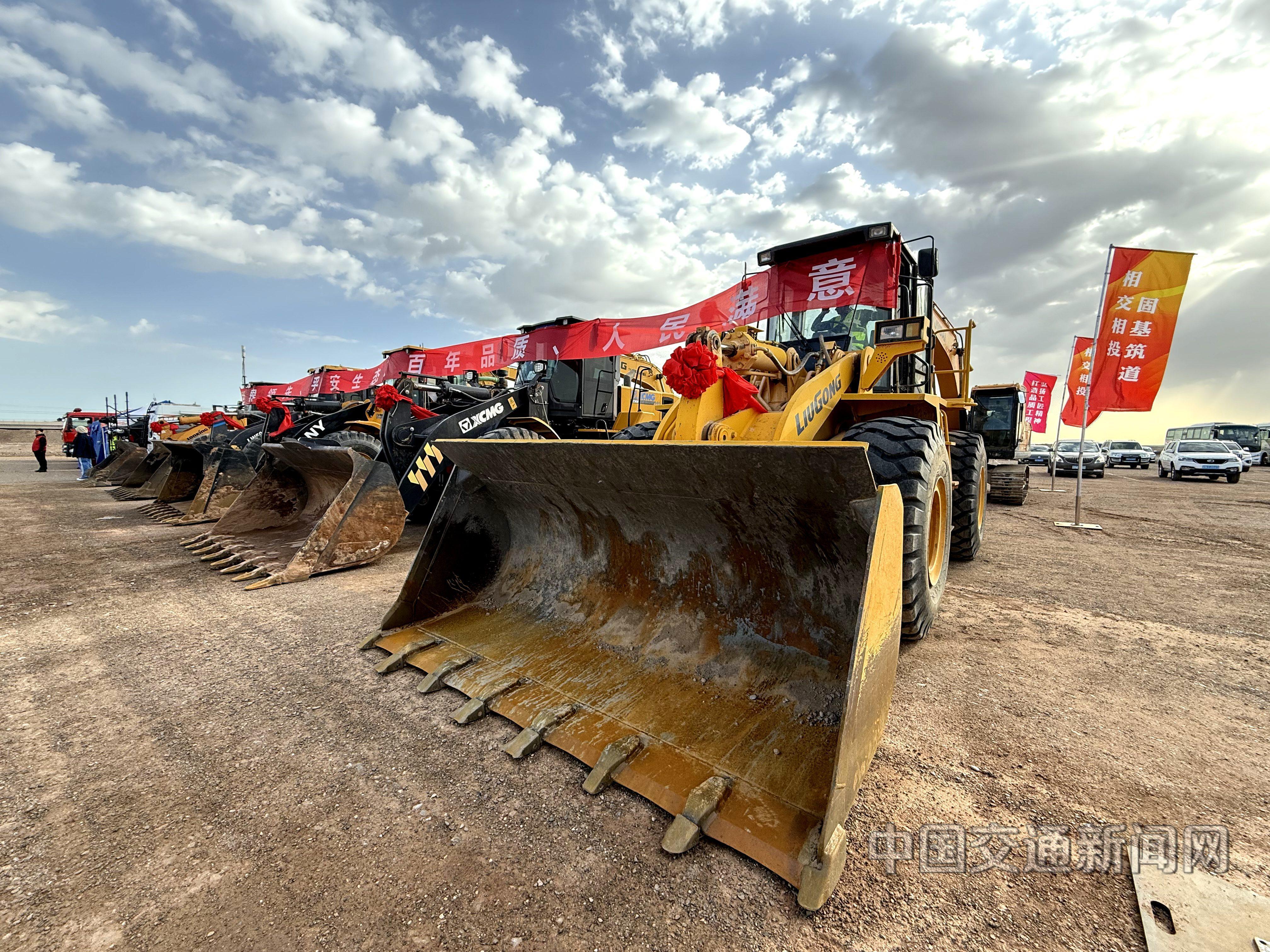 独库高速公路正式启动建设 南北疆全天候通行时代将启 独库高速公路正式启动建设 南北疆全天候通行时代将启